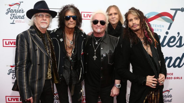 Demanda Joey Kramer a Aerosmith por excluirlo de homenaje en los Grammy