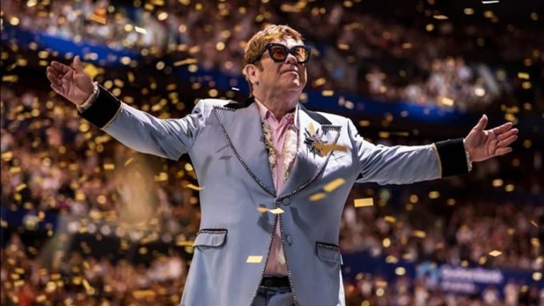 Elton John abandona concierto por una neumonía atípica