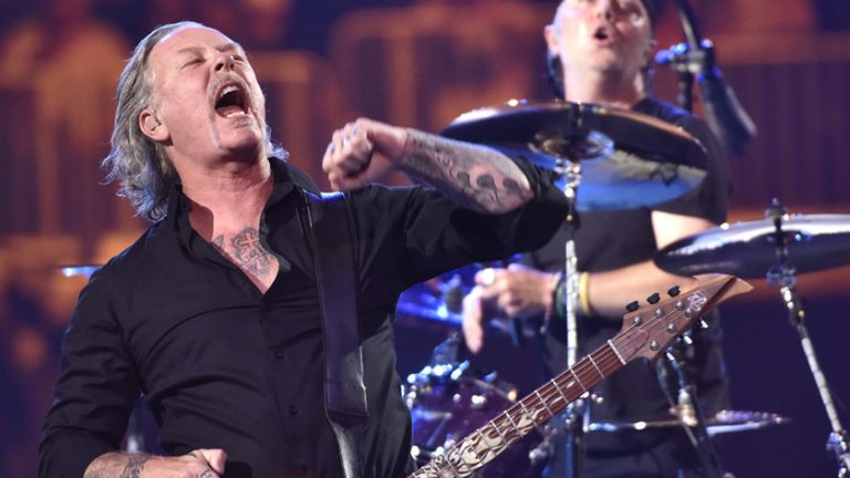 Rehabilitación de James Hetfield lleva a Metallica a cancelar más conciertos