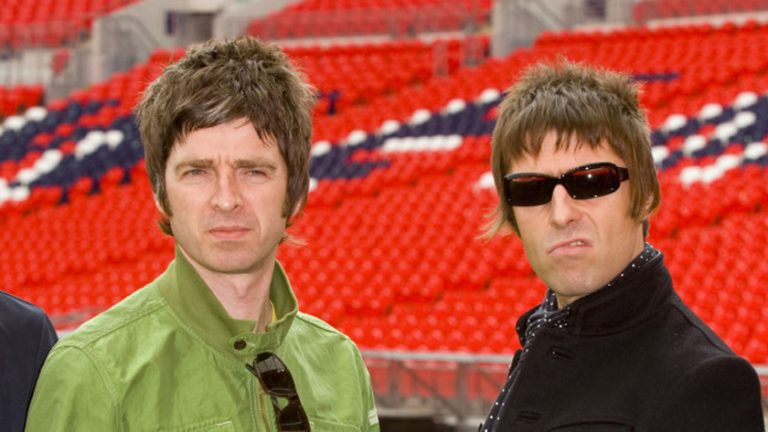 Noel Gallagher niega ofrecimiento de 100 millones de libras a Liam para reunir a Oasis