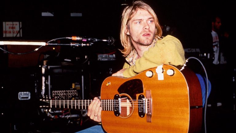 Subastarán la guitarra que Kurt Cobain tocó en el Nirvana Unplugged en NY