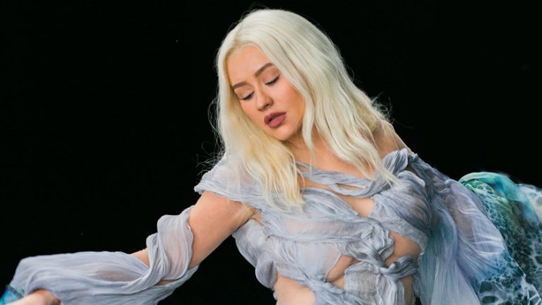 Christina Aguilera publica nueva versión del tema “Reflection” de Mulán