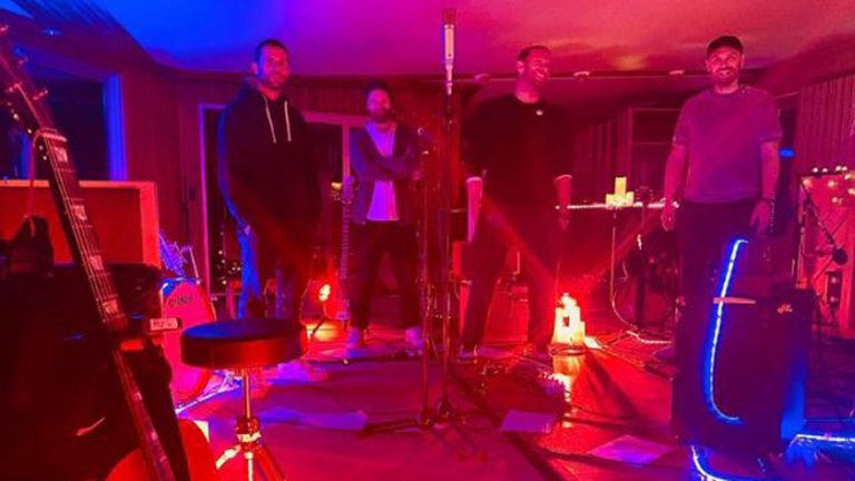 Coldplay regala concierto en vivo a sus seguidores en Instagram