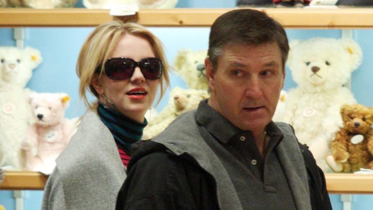 Britney Spears pierde demanda contra su padre y no volverá a cantar