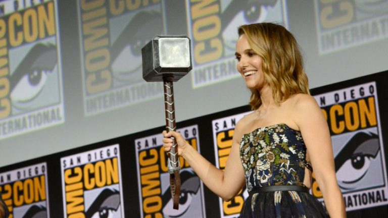 Primer vistazo a Natalie Portman como Thor en Love and Thunder