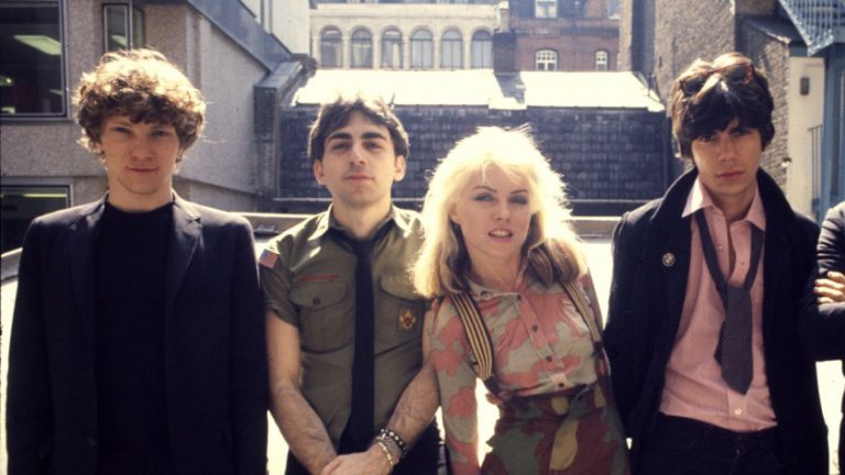 Debbie Harry comparte nuevos detalles del próximo álbum de Blondie