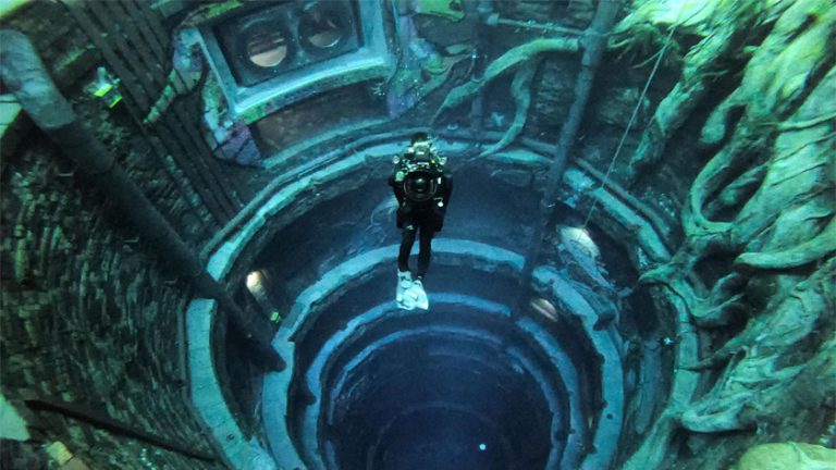 Inauguran la piscina más profunda del mundo en Dubai