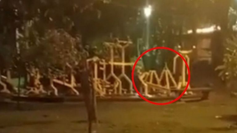 Fantasma hace ejercicio en parque y se hace viral ¡Aquí el video!