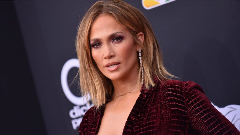 Jennifer Lopez enciende las redes con bikini