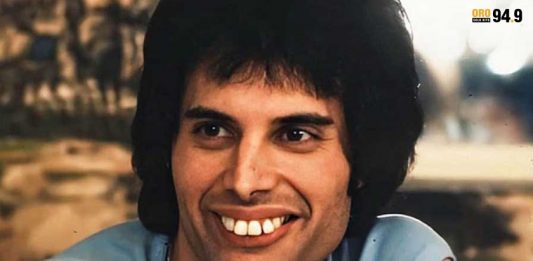 ¿Por qué Freddie Mercury nunca se su dentadura??