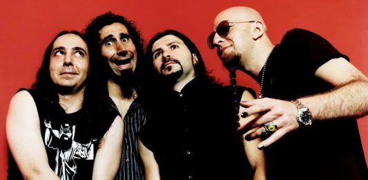 System of a Down interpreta canción en calle de México