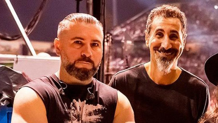 Serj Tankian y John Dolmayan se unieron a una banda de covers en una calle de México e interpretaron “Aerials”
