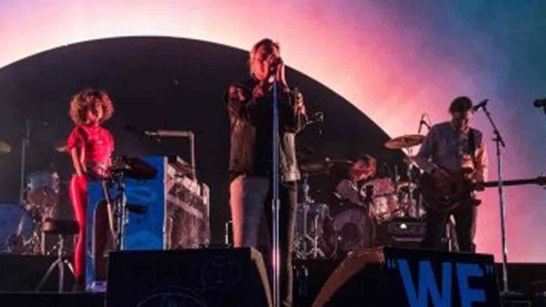 Cancelan a Arcade Fire tras denuncias de abuso sexual contra su vocalista