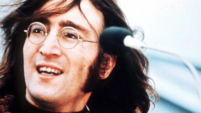 Deniegan por duodécima vez la libertad condicional al asesino de John Lennon