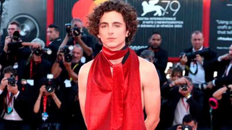 Timothée Chalamet enciende la alfombra roja del Festival de Cine de Venecia