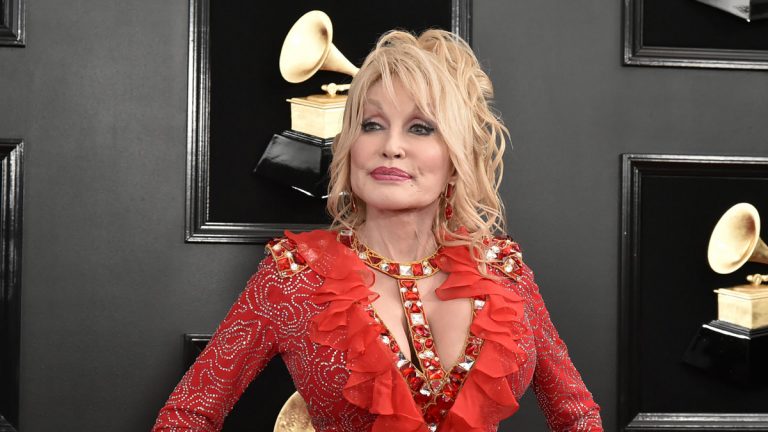 “Mejor tarde que nunca”, Dolly Parton se une a Tik Tok