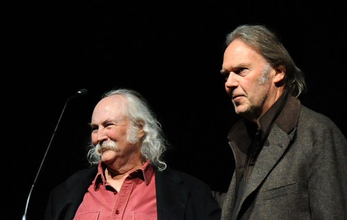 Neil Young rinde homenaje a David Crosby