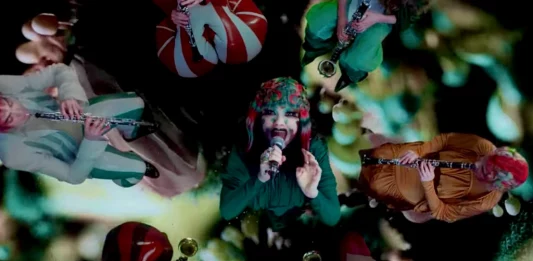 Björk estrena el video musical de 'Fossora'