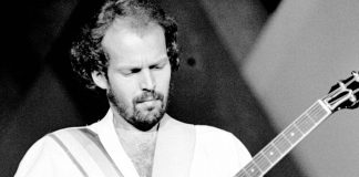 El guitarrista del grupo sueco ABBA, Lasse Wellander murió a los 70 años después de una corta lucha contra el cáncer.