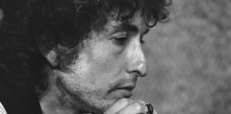 El cantautor estadounidense y uno de los músicos más importantes del siglo XX, Bob Dylan, cumple el día de hoy 82 años de edad.