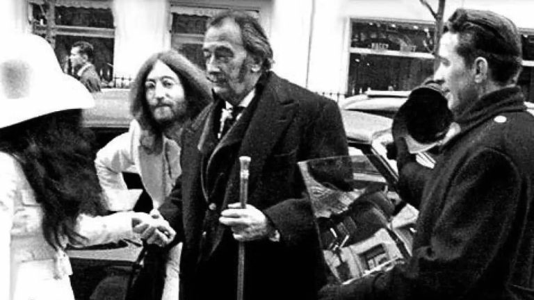 John Lennon y su encuentro con Salvador Dalí
