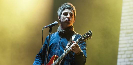 Noel Gallagher vuelve a estar en una polémica, pues ahora reaccionó de manera negativa a los comentarios del vocalista de The 1975.