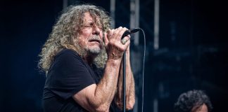 Robert Plant, cantante y líder la banda Led Zeppelin, nombró a “Immigrant Song” como la canción más ridícula que han escrito.