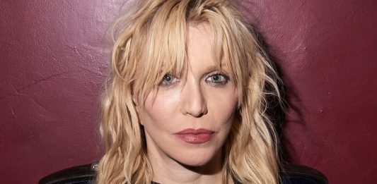 La cantautora estadounidense, Courtney Love, habló sobre la ambición de éxito que tenia Kurt Cobain en la década de los 80.
