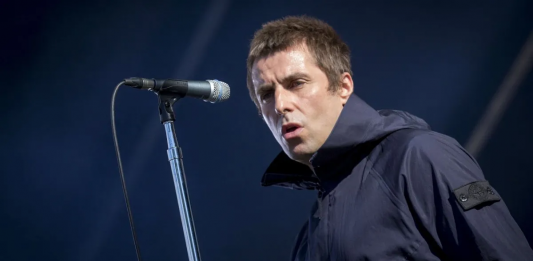 El músico británico, Liam Gallagher, anuncia el próximo lanzamiento de un nuevo álbum en vivo, "Knebworth 22".