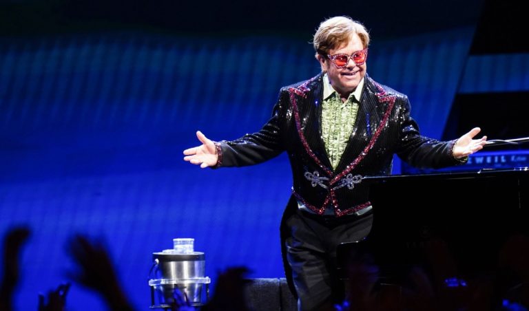 Elton John quiere desaparecer el SIDA para 2030