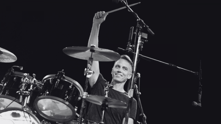 Matt Cameron confirmó su renuncia a Pearl Jam tras 27 años de carrera en esa banda, agradeciendo a los miembros y seguidores de la agrupación.