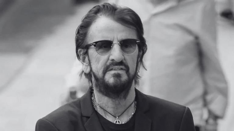 Ringo Starr fundó la All-Starr Band en 1989, con músicos invitados de renombre internacional y fue incluido en el Salón de la Fama de los Bateristas