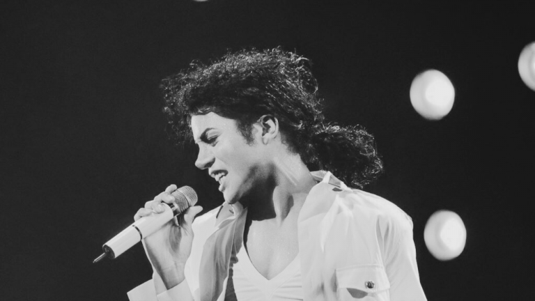 Los esfuerzos apuntan a mejorar el enfoque del guion y la dirección artística en la biopic de Michael Jackson, que mostrará varios aspectos de la vida del cantante.