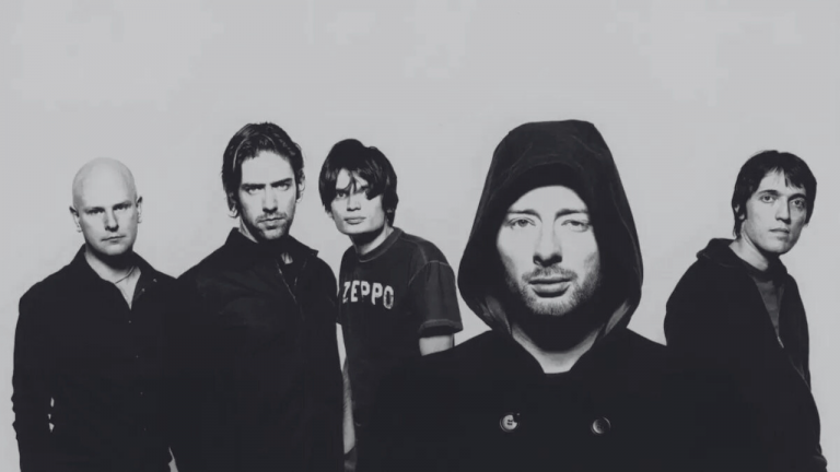 El trend en TikTok utiliza "Let Down" como banda sonora para clips emocionales y reflexivos, que sincronizan imágenes emocionales con su atmósfera melancólica.