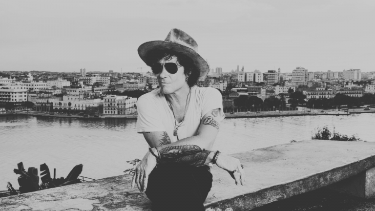 Enrique Bunbury agradeció en redes sociales e interpretó este honor como uno de los mayores reconocimientos en su carrera, al ser incluido en el Salón de la Fama