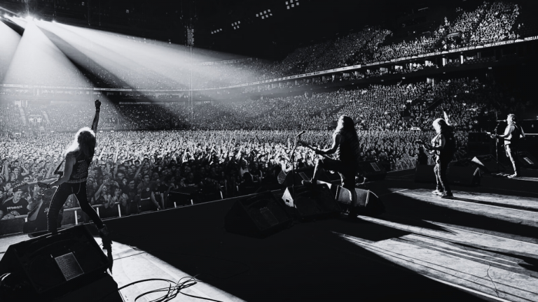 El video publicado por Iron Maiden tras finalizar su gira Run For Your Lives incluyó extractos de conciertos recientes y mensajes de despedida.