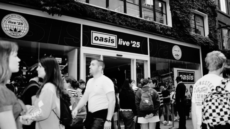 La apertura de la fan store coincide con la gira Oasis Live '25 y el regreso de la banda a México tras casi dos décadas.
