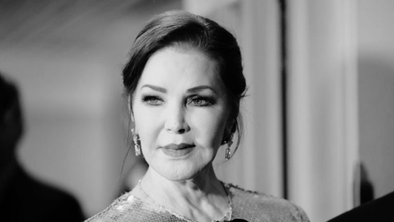 Priscilla Presley enfrenta demanda por fraude y control de bienes familiares