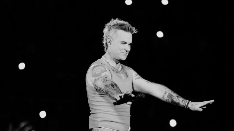 Robbie Williams dejaría tensiones con Oasis
