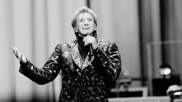 Barry Manilow hizo una temporada de 15 conciertos con sold out en el London Palladium, entre mayo y junio de 2024, y volverá a Reino Unido en 2026