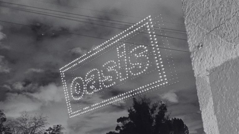 Drones iluminan el cielo en el Bosque de Chapultepec para celebrar a Oasis