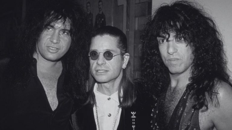 La relación entre Simmons y Osbourne fue más que profesional. Ambos compartieron momentos significativos en la industria musical.