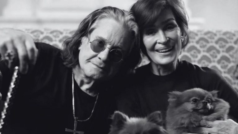 En el video, Ozzy Osbourne expresa su emoción por vivir un “verano inglés” y la pareja habla sobre el lugar que siempre han considerado su hogar.