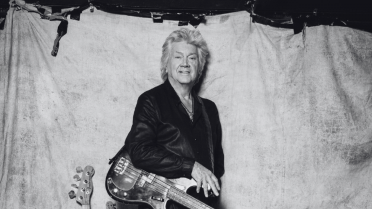 John Lodge, bajista y cantante de The Moody Blues, falleció a los 82 años de manera repentina e inesperada. Partió rodeado de seres queridos.