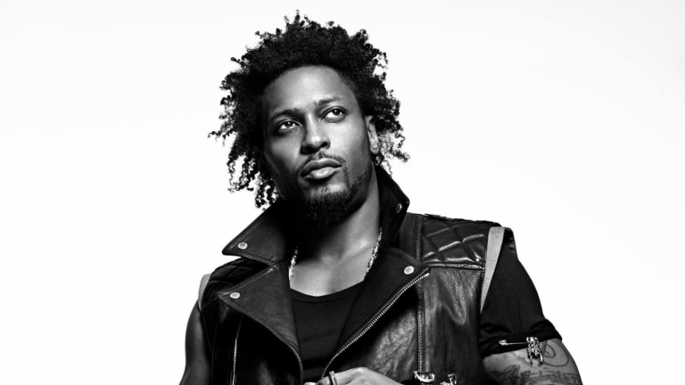 Nacido como Michael D'Angelo Archer en Richmond, Virginia, debutó en 1995 con el álbum Brown Sugar, que se convirtió en un clásico.