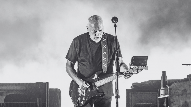 David Gilmour y su esposa, la escritora Polly Samson, han criticado públicamente a Waters. Lo han acusado de antisemitismo, misoginia y megalomanía.