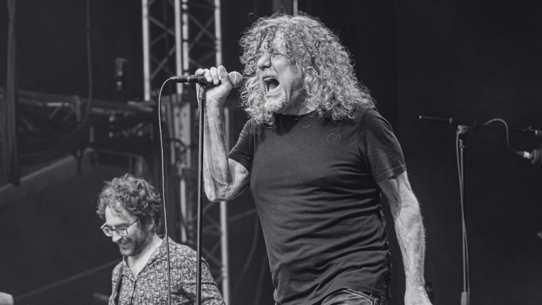 El cambio de nombre temporal que proponen a Robert Plant busca que su figura pública impulse la conciencia hacia la moda sostenible y el bienestar animal.