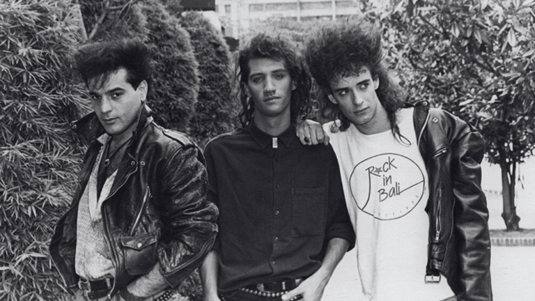 La gira Ecos ofrece que permitirá a los fans sentir la presencia y energía clásica de Soda Stereo como si Cerati estuviera en el escenario.