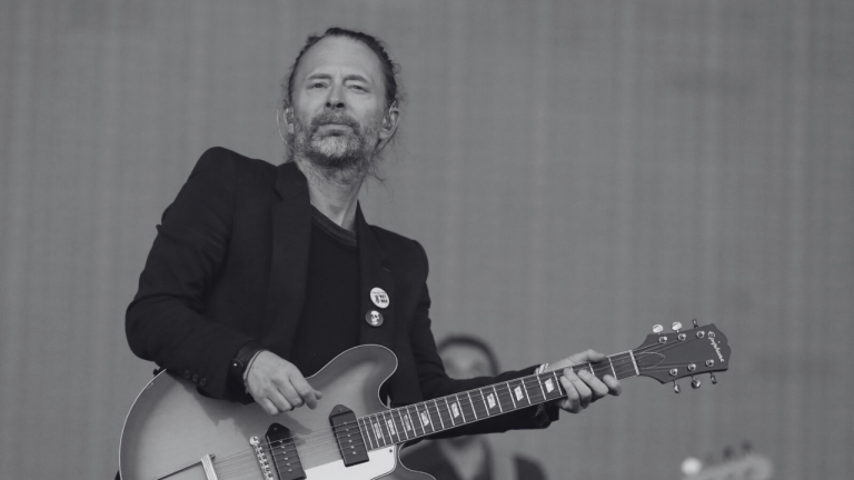 Thom Yorke criticó que la presión para posicionarse públicamente en redes sobre temas delicados muchas veces se convierte en una persecución digital.