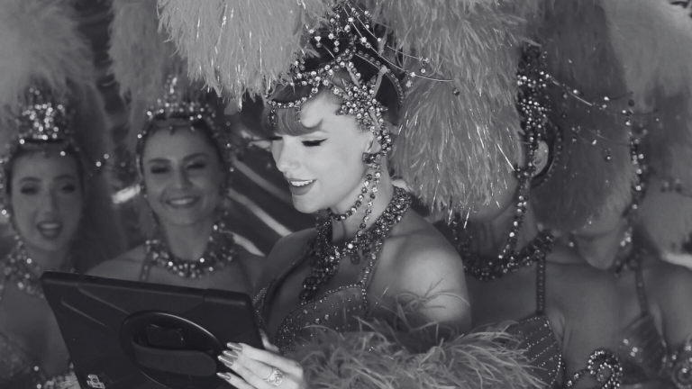 Moore explicó que Taylor Swift había tenido "mala reputación durante mucho tiempo por su baile, así que estaba realmente en su cabeza" debido a esas críticas.